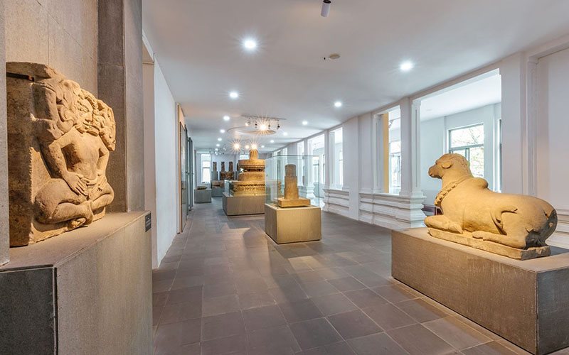 cham museum sculpture